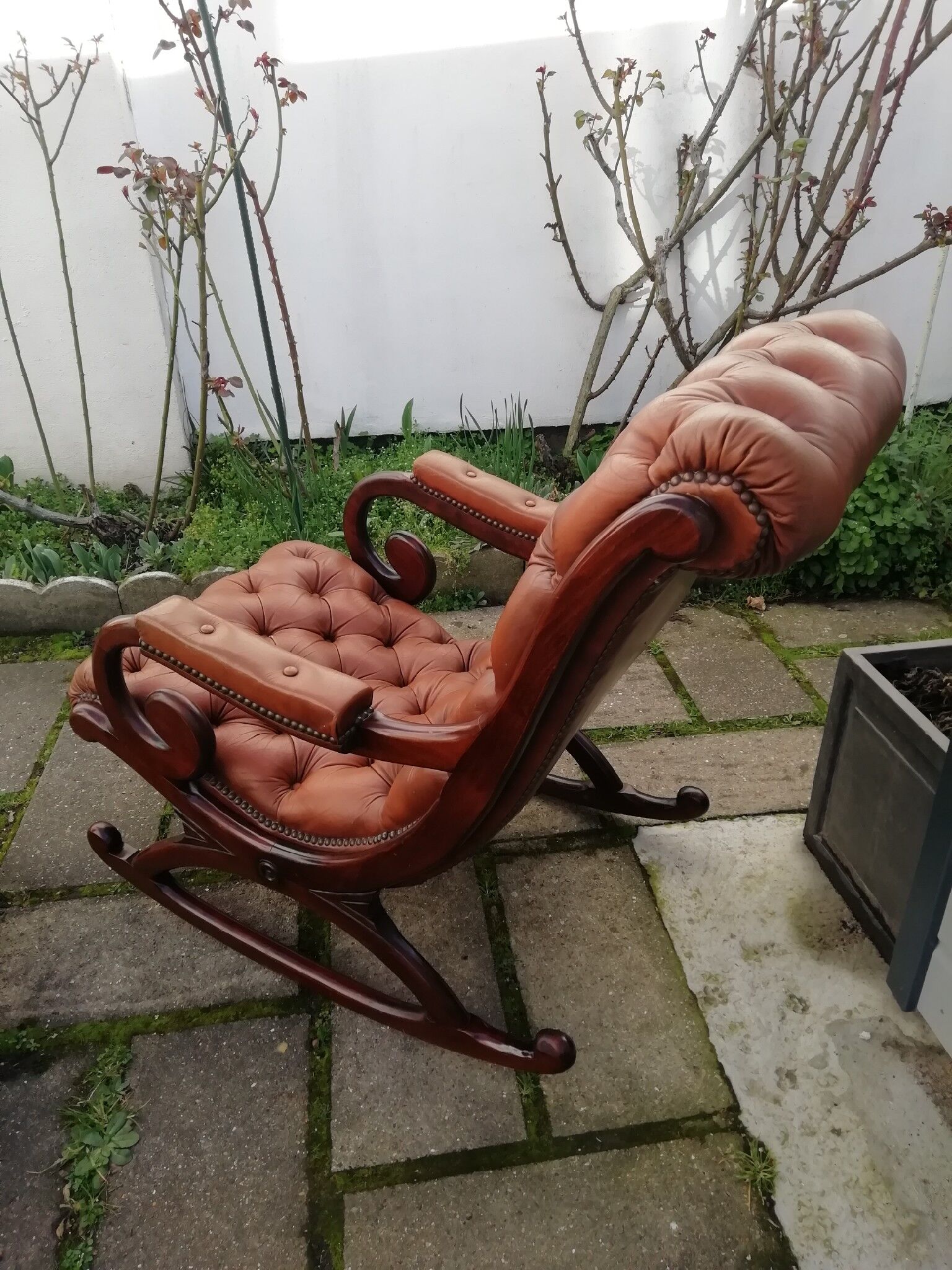 Rocking leather Chesterfield