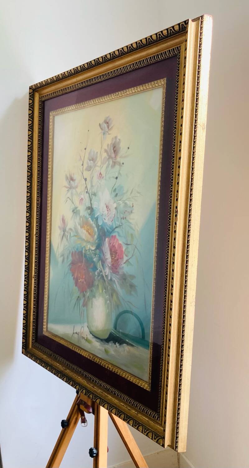 Large HST painting depicting a floral bouquet signed Lina Pont (?)
