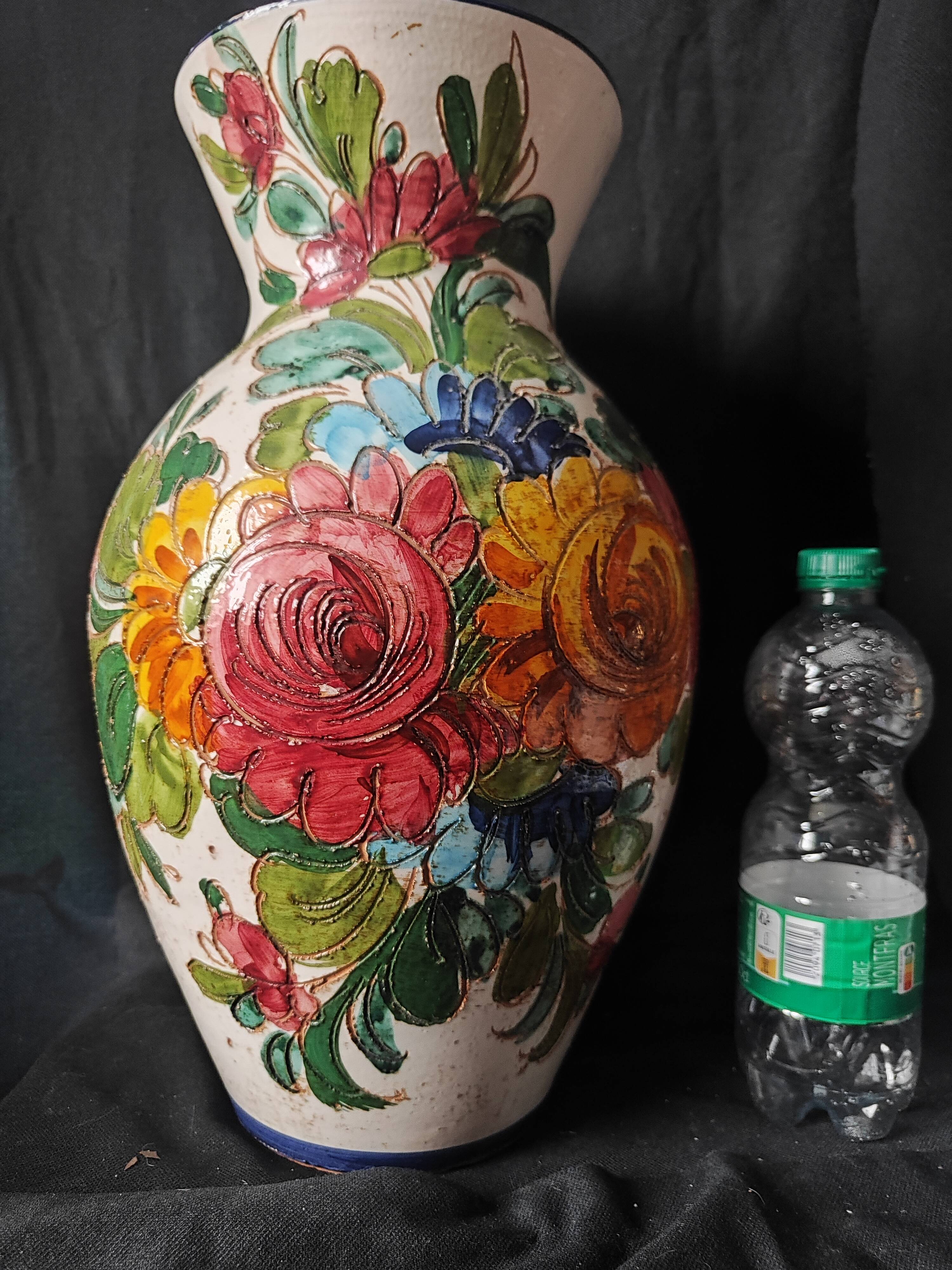 Mega vase in Vallauris Old flowers