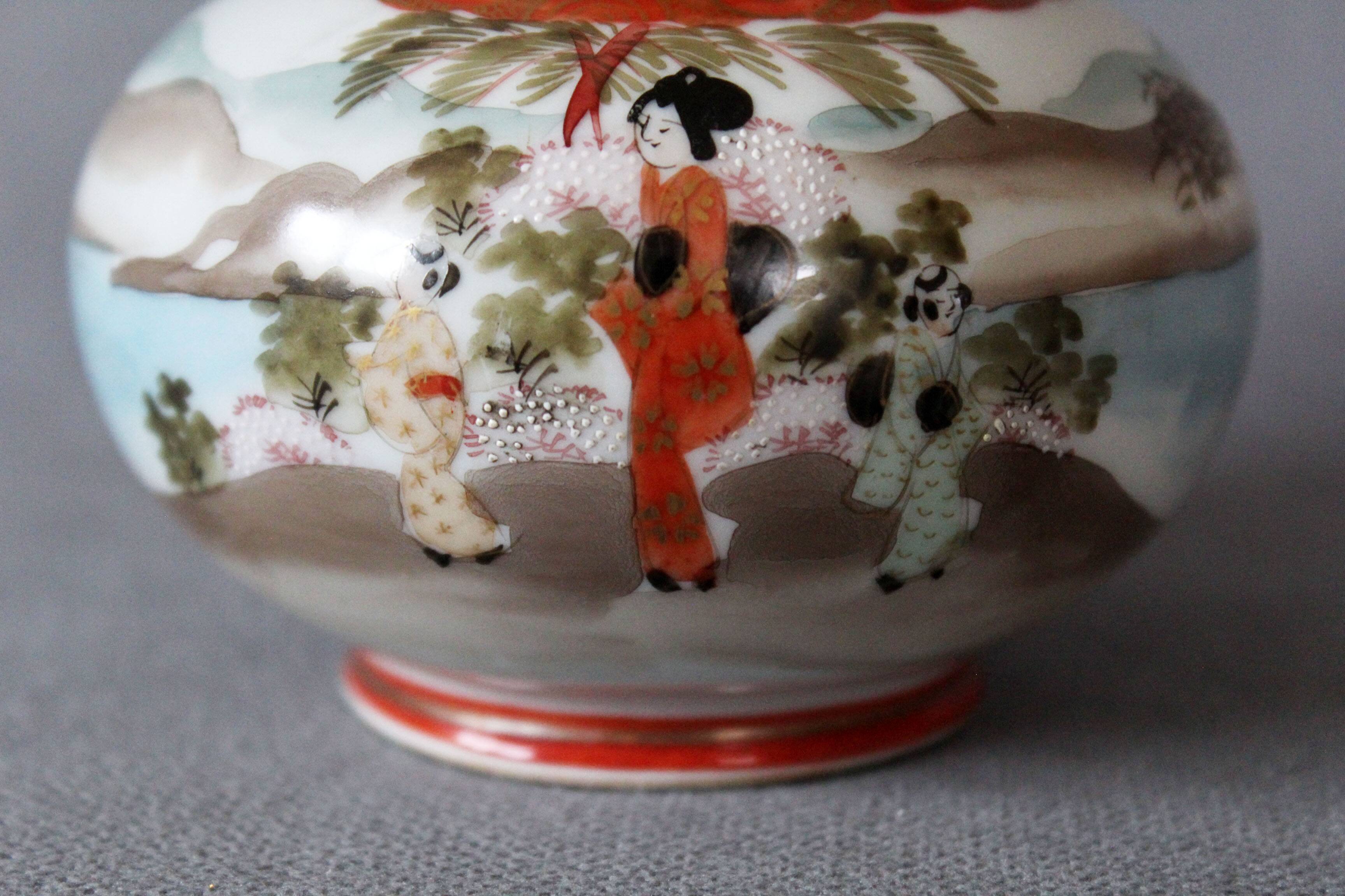 Vintage Japanese Kutani porcelain soliflore vase, Geisha