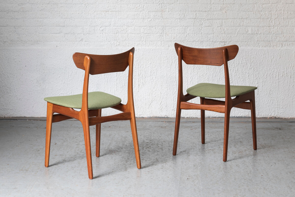 Set of 4 dining chairs by Schiønning & Elgaard with green seat