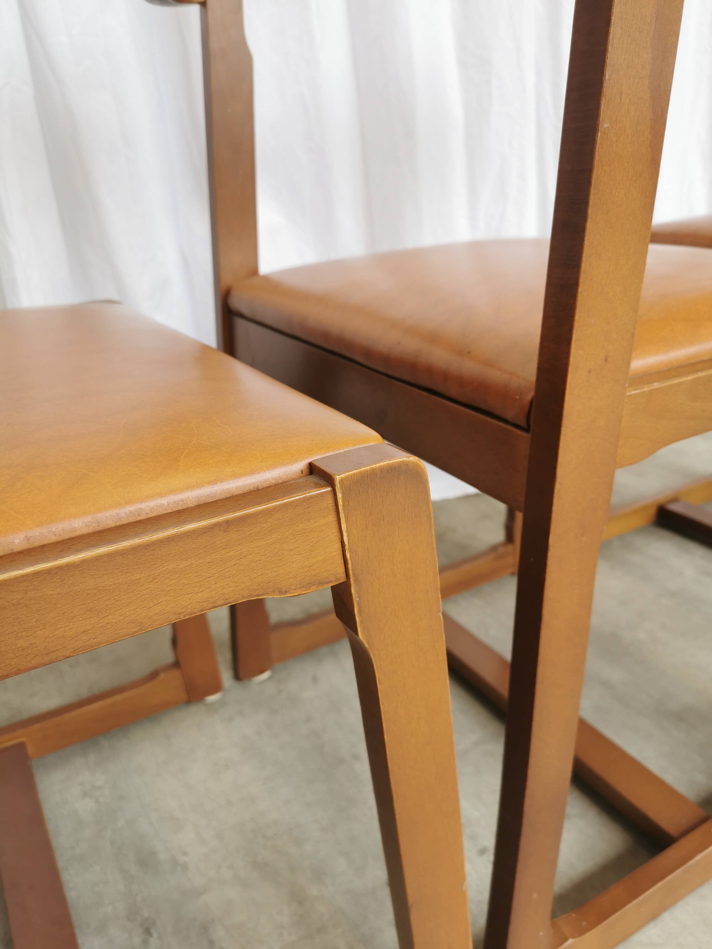 Lot de 4 chaises de salle à manger vintage / design sculptural en bois des années 70, cuir marron