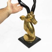 Sculpture en laiton et marbre de la tête d'antilope koudou des années 1970