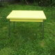 Table formica jaune