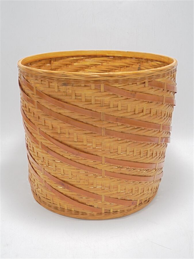Wicker pot cover basket