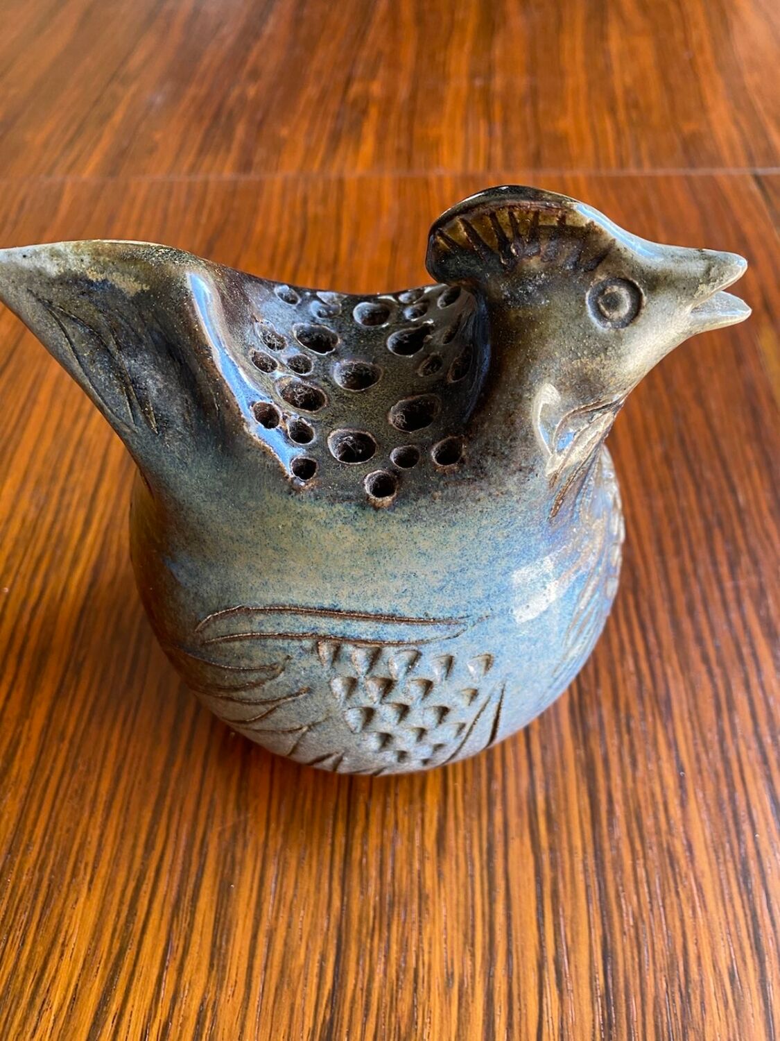 Hen-shaped flower pick