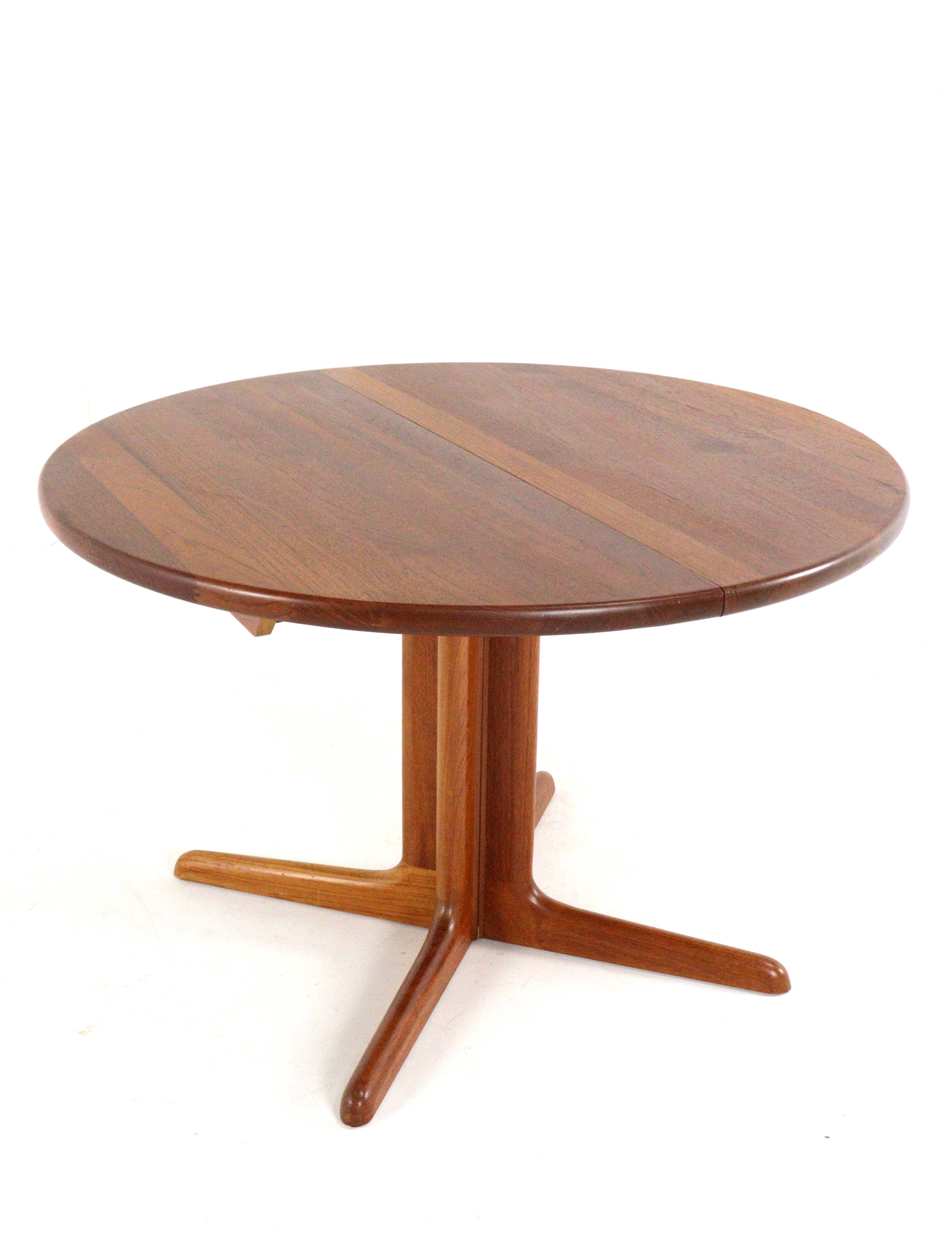 Round 2x extendable Danish Design teak dining table 'Krageris'