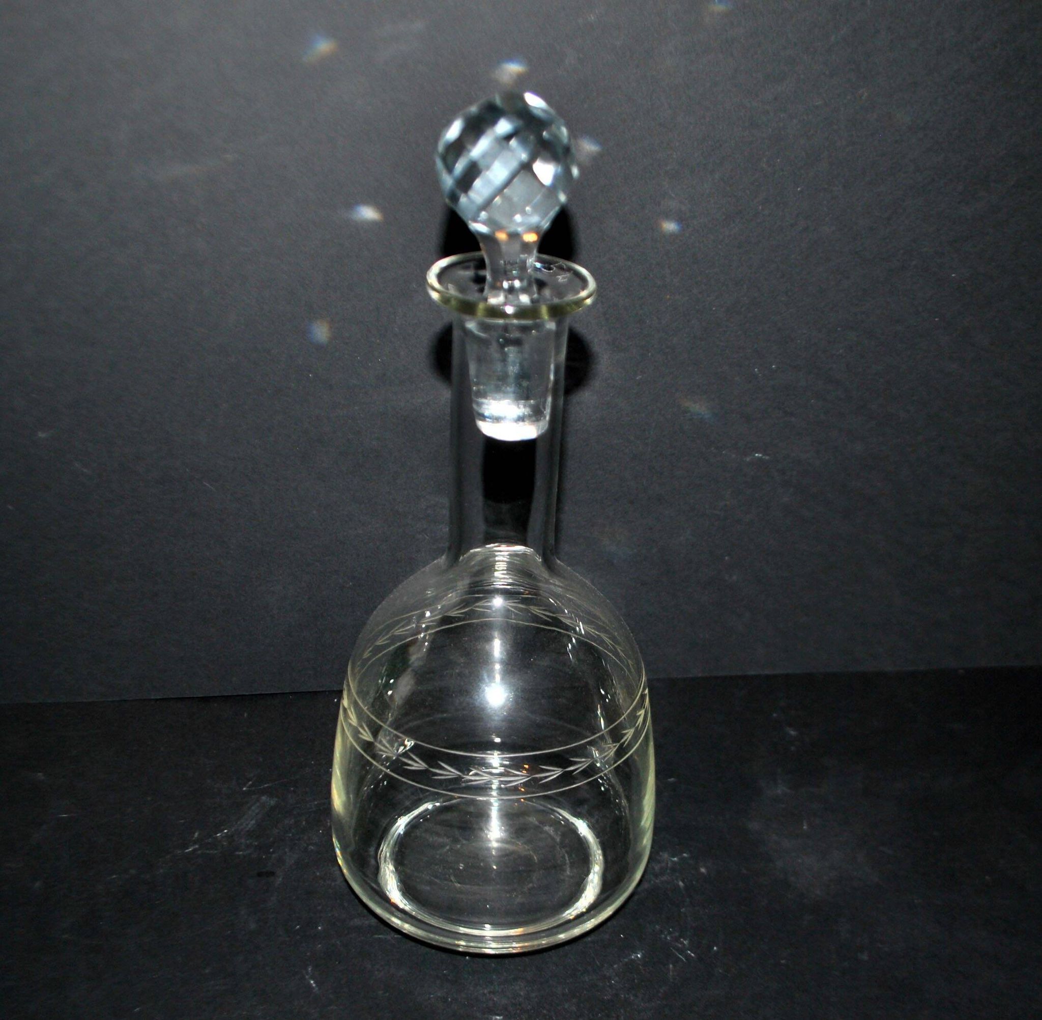 Carafe ancienne gravée frise de laurier 1900