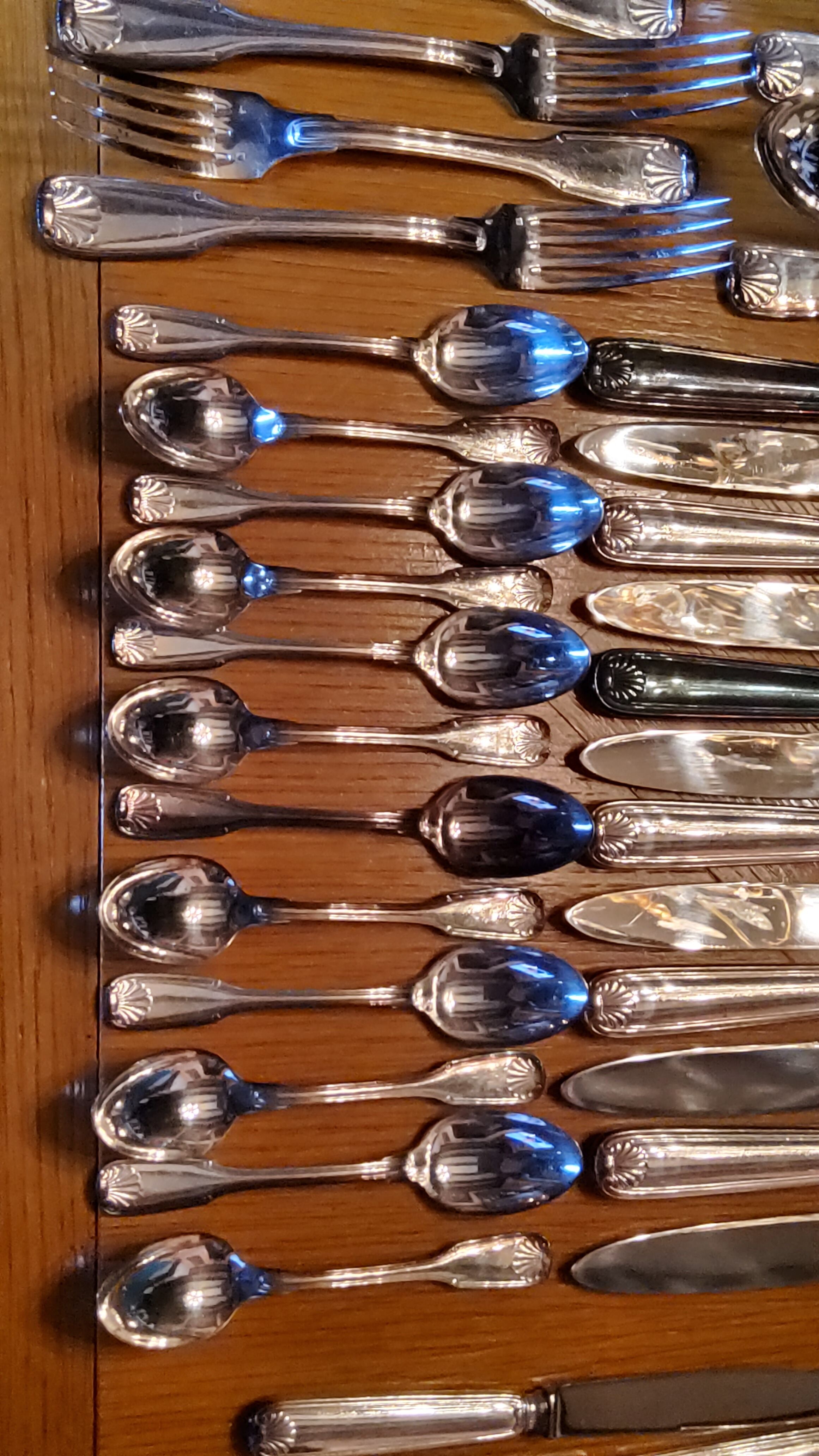 Silver metal housewife of the 50s shell model 76 pieces in its box