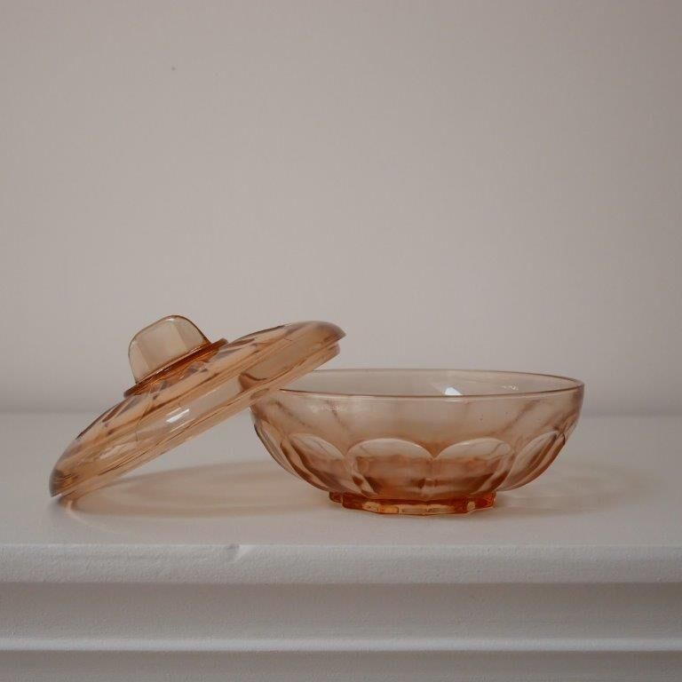 Pink glass box sugar type