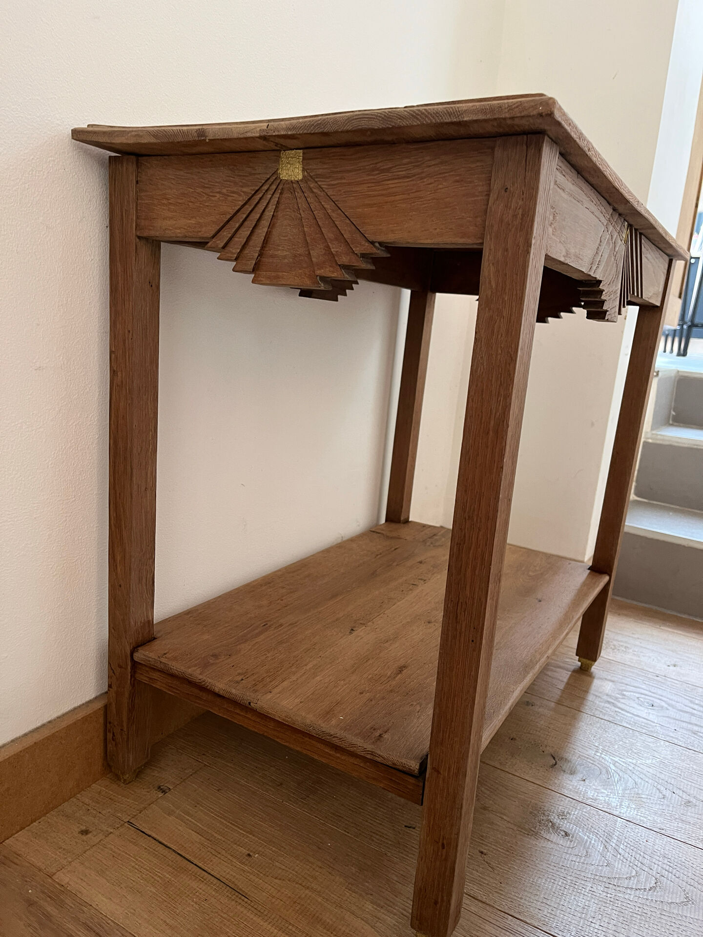 Petite table art deco