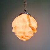 Suspension Art Déco en opaline marbrée rose, années 1920-30