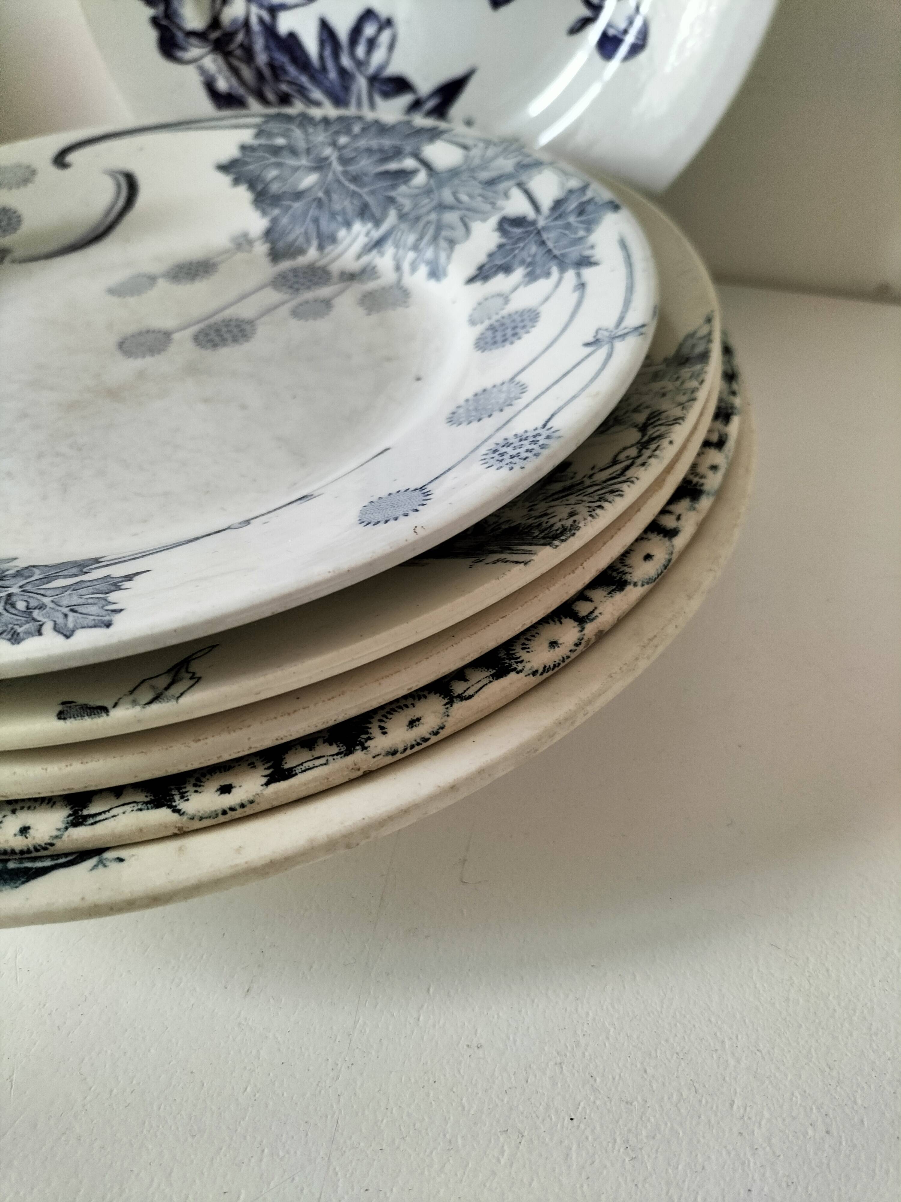 Set of 6 ironstone plates in shades of blue, late 19th to early 20th century.