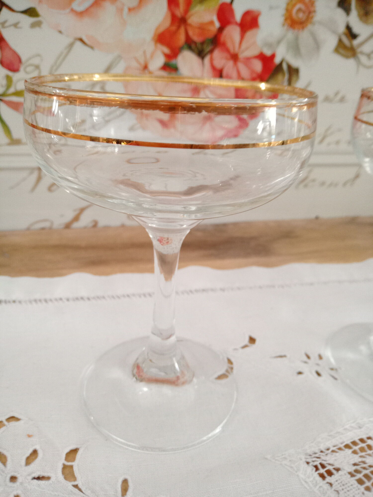 Lot of 5 glass champagne glasses and gold eders