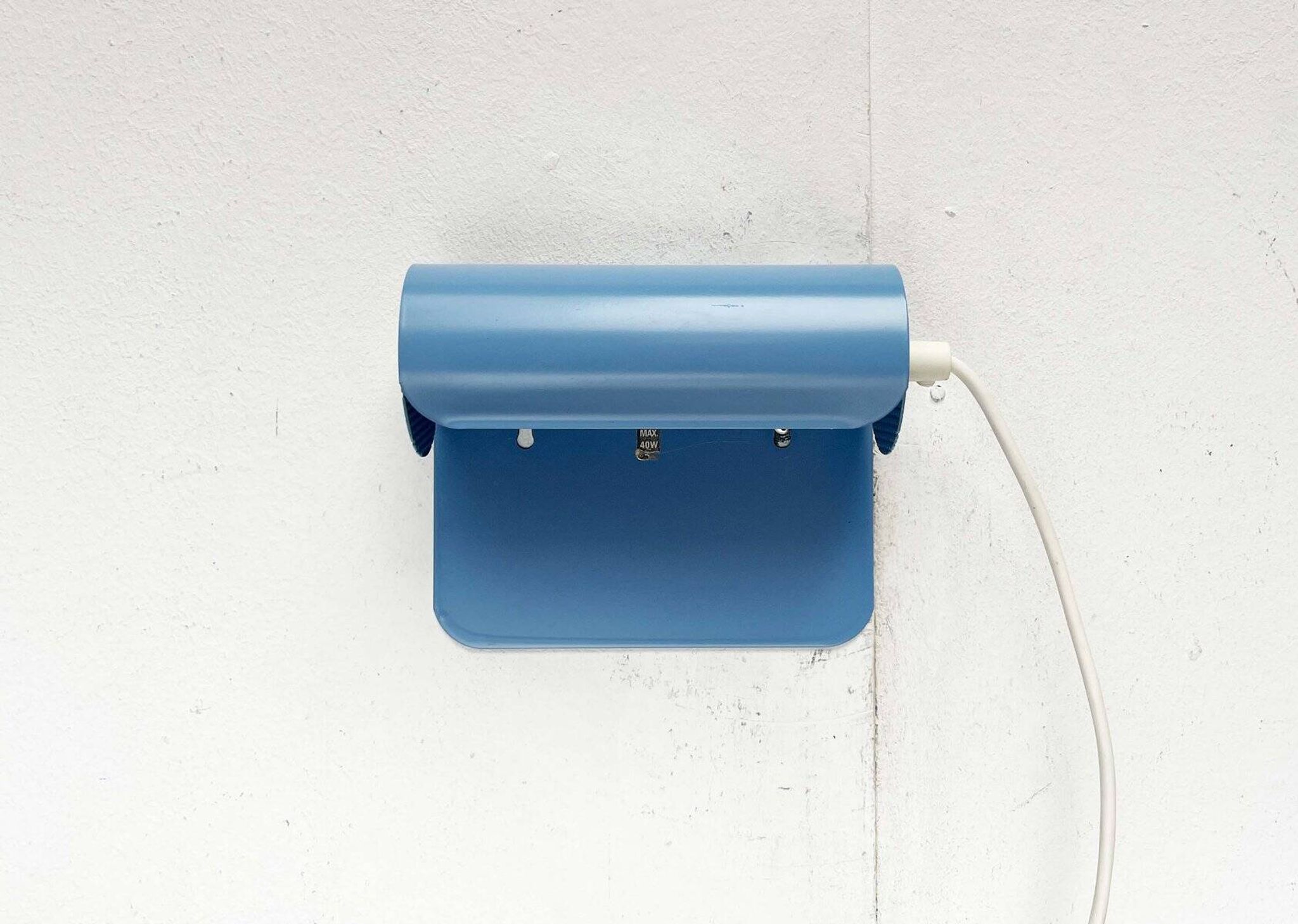 Applique postmoderne en métal perforé bleu clair d'Abo Randers, Danemark années 1980