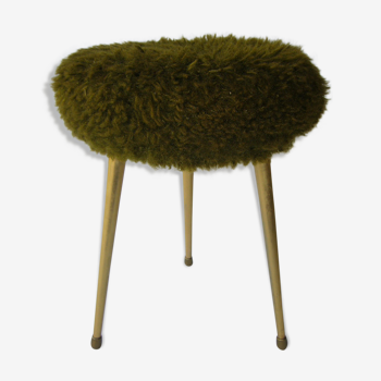 Tripod green moumuste stool