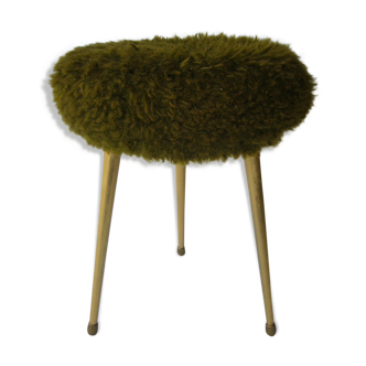 Tripod green moumuste stool