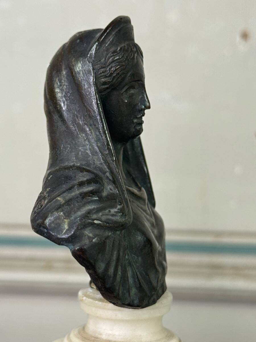 Two bronze busts in the style of the antique, 18th century.