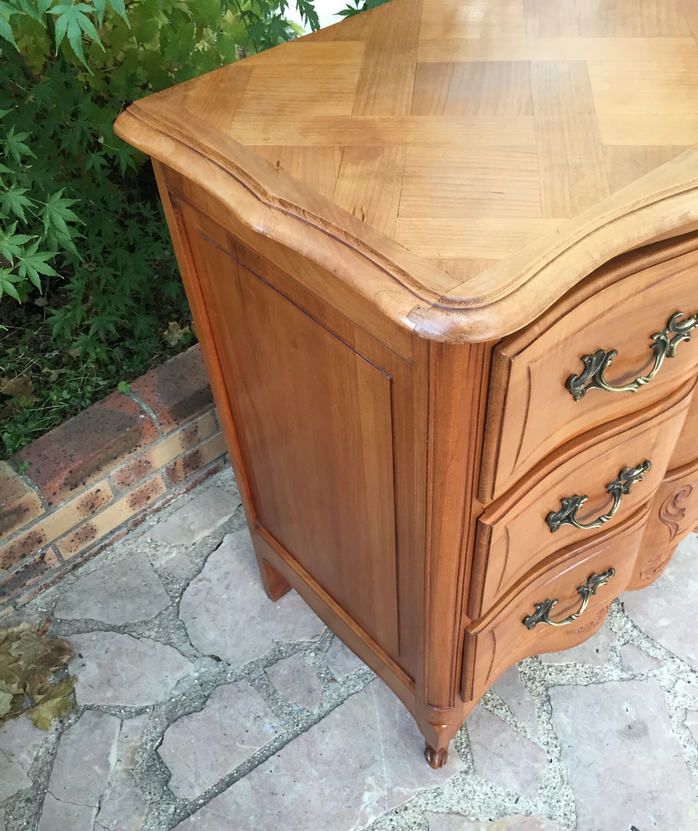 Commode arbalète
