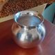 Vase boule style Art Déco en argent massif martelé