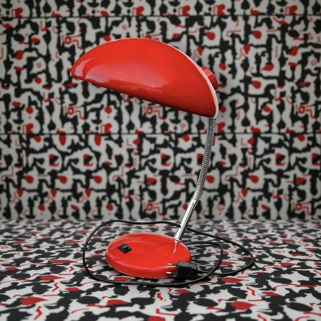 Vintage red lacquered metal desk lamp – Space Age / Bauhaus style