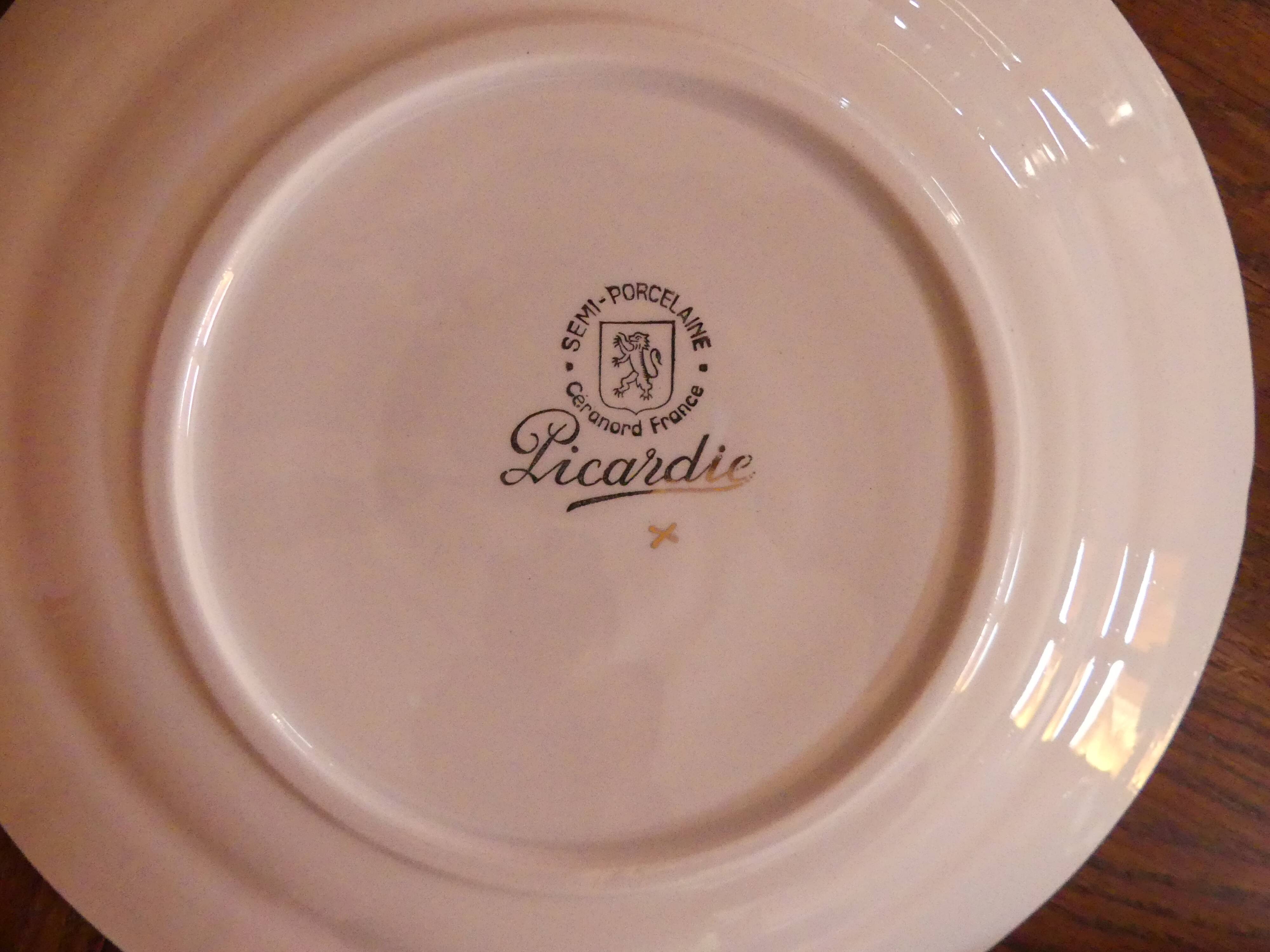Set of 7 "Picardie" plates from Ceranord in semi-porcelain.
