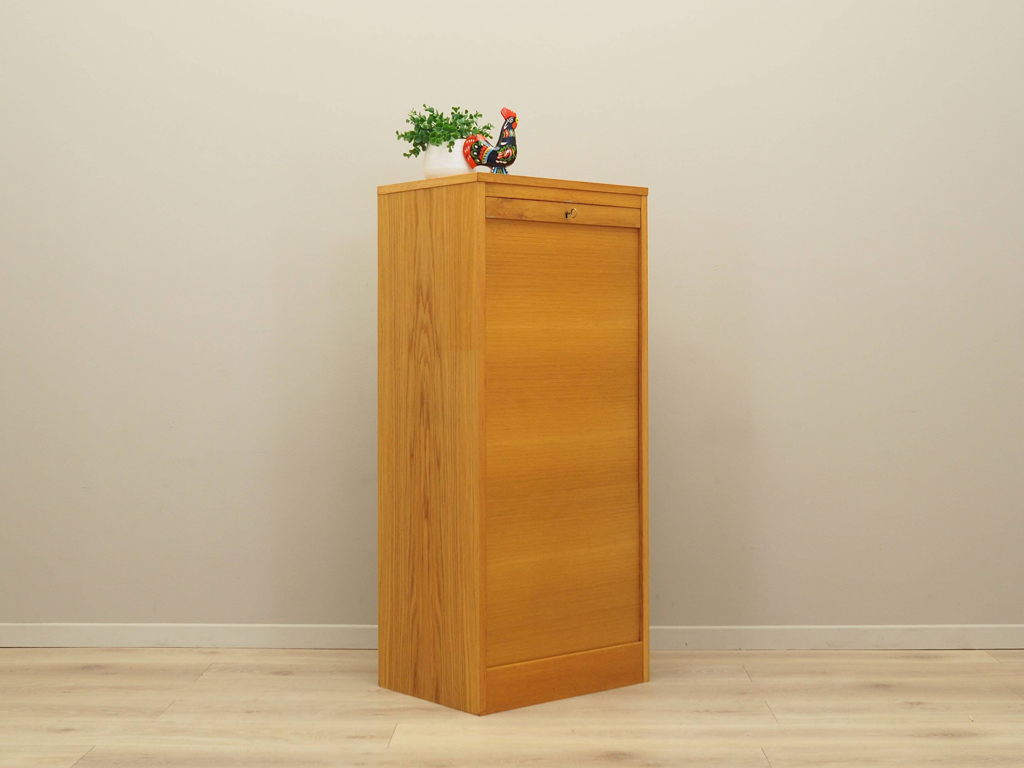 Ash dresser, Danish design, 1960s, production: Denmark