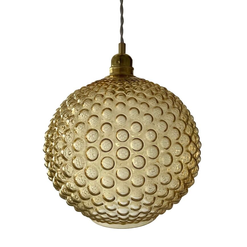 Globe suspension with large bubbles