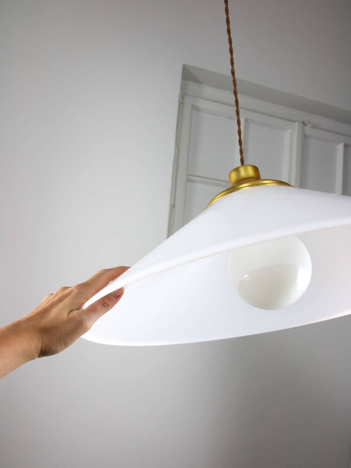 Space age italian plexiglas white saucer pendant lamp, 70s