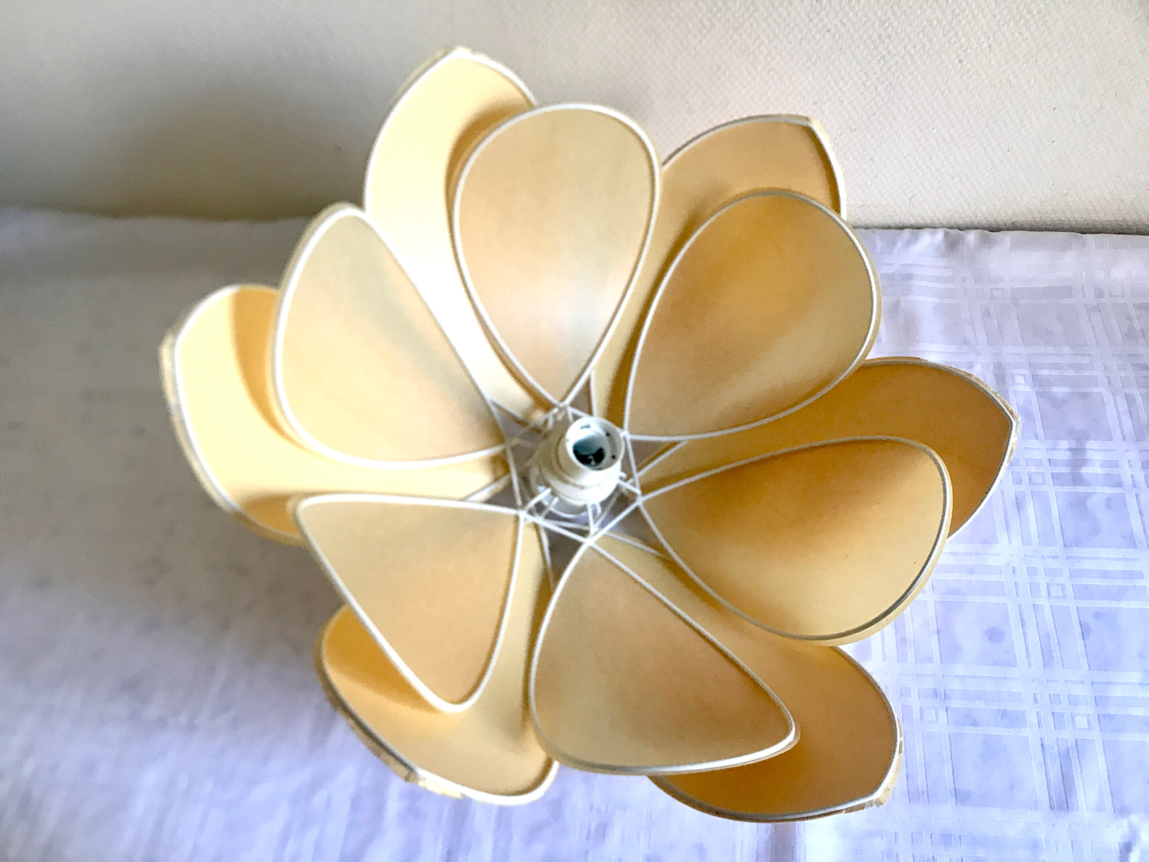 Suspension flower petals