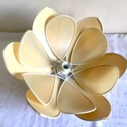 Suspension flower petals