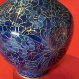 2 vases with floral decoration