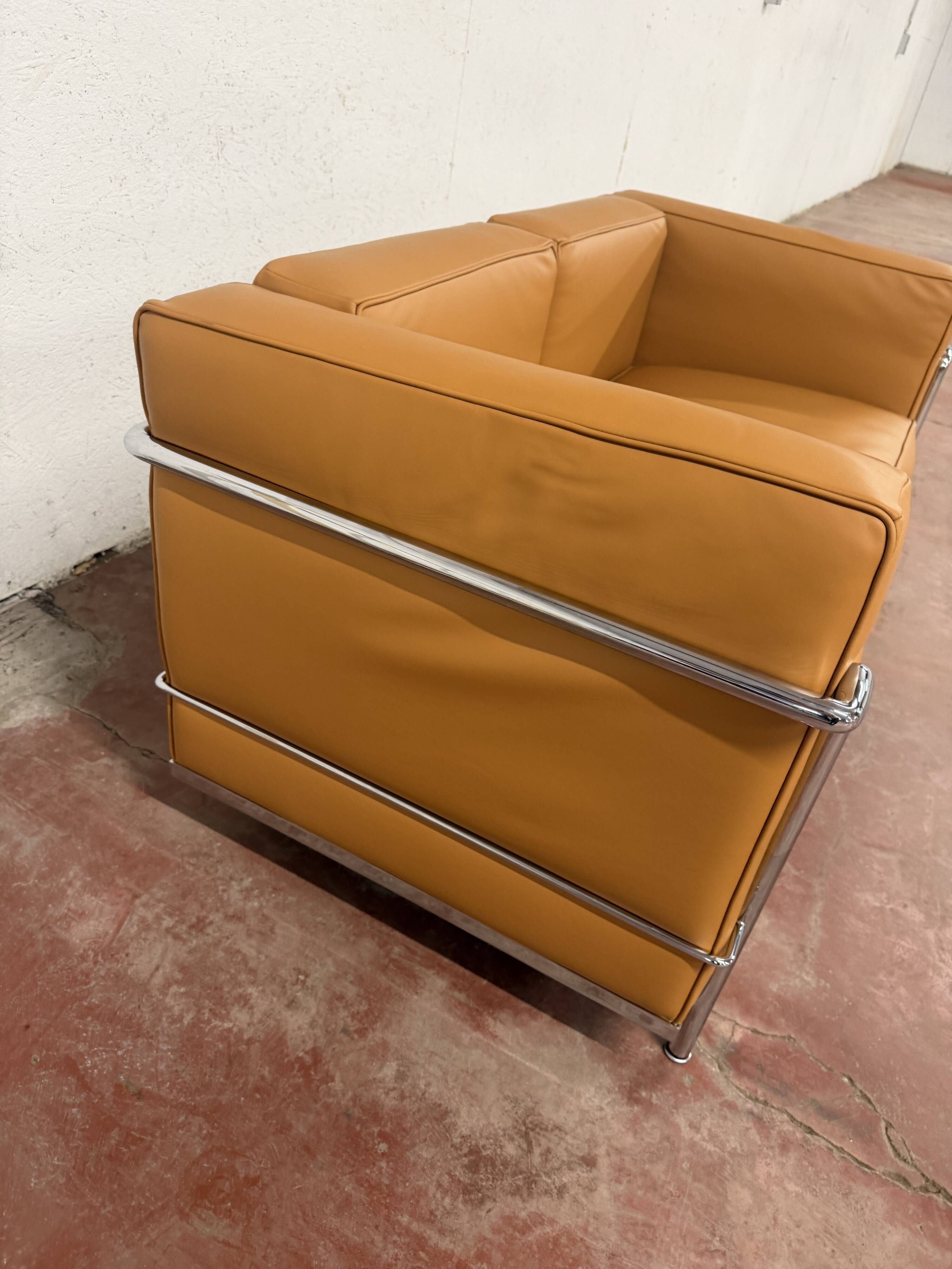 Original Cassina 2-seater Le Corbusier LC2 Cognac Camel leather IN NEW CONDITION!!