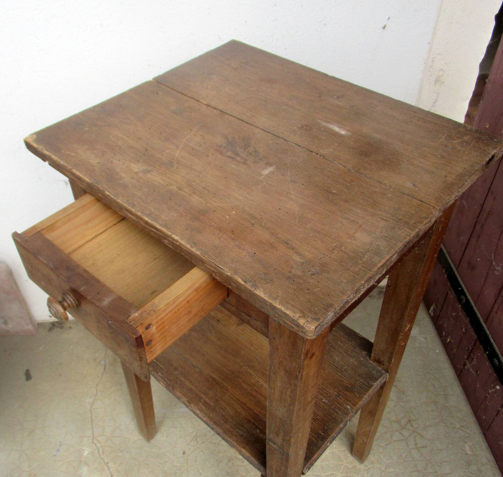 Toute petite table d'appoint