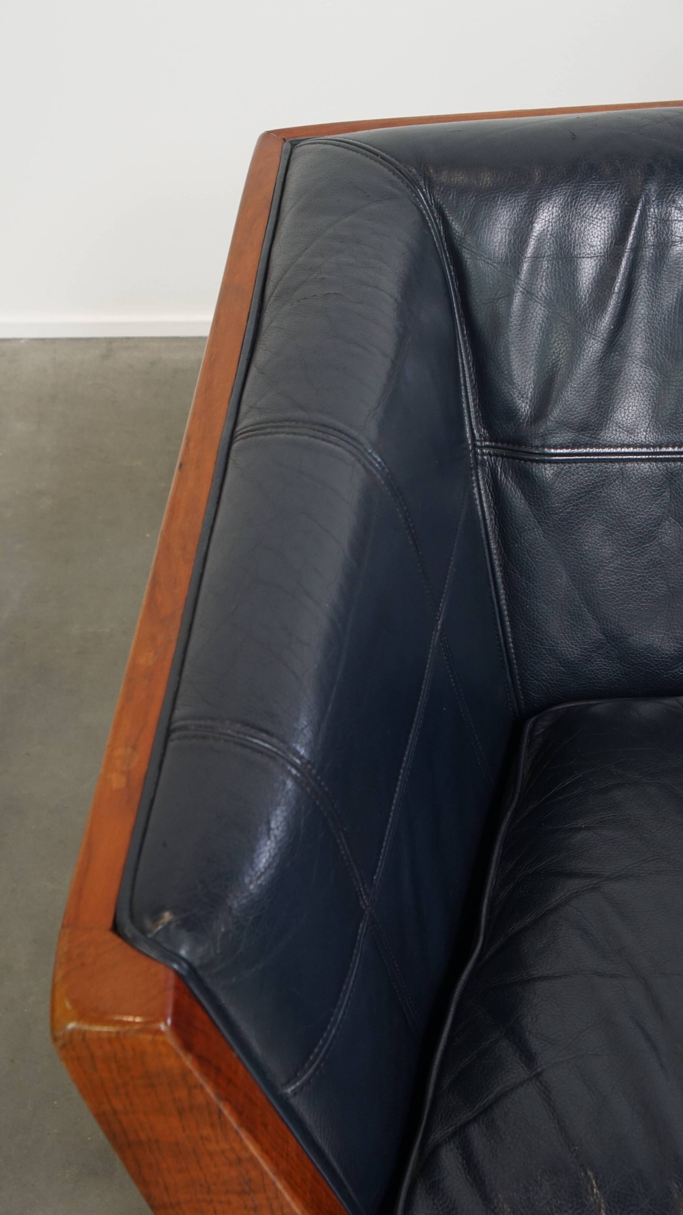 Canapé Art Déco 2,5 places avec boiseries et cuir de vachette bleu foncé