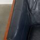 Canapé Art Déco 2,5 places avec boiseries et cuir de vachette bleu foncé
