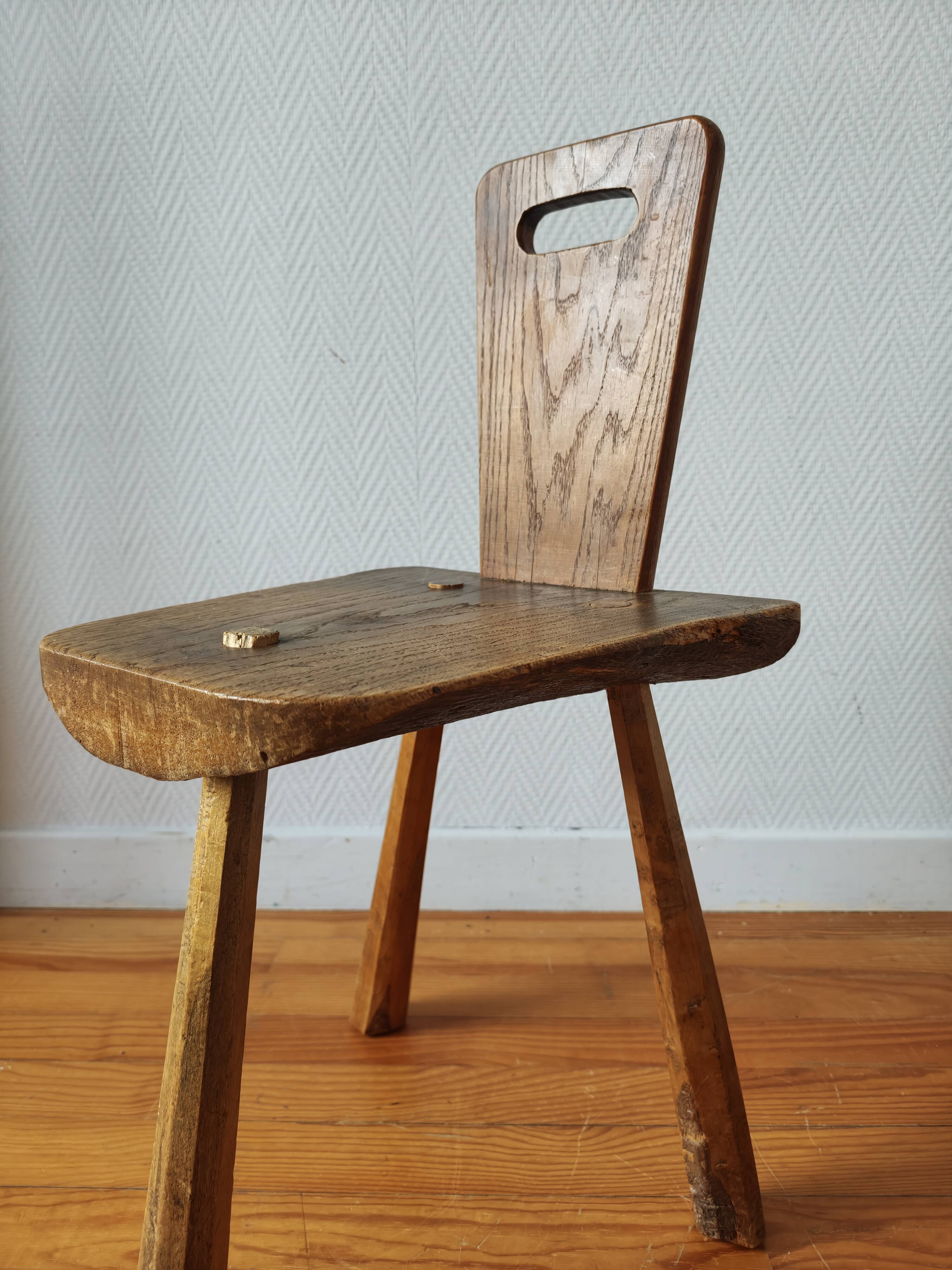 Tripod chair in solid wood – Handcrafted – Brutalist spirit