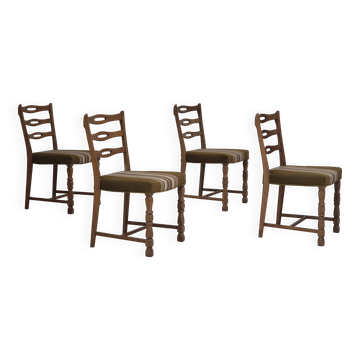 Années 1970, ensemble de 4 chaises de salle à manger danoises en bois de chêne, laine d'ameublement verte.