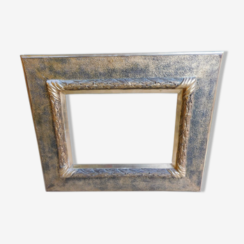 Old gilded frame with large moldings of the nineteenth century