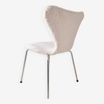 “Series 7” chair by Arne Jacobsen for Fritz Hansen