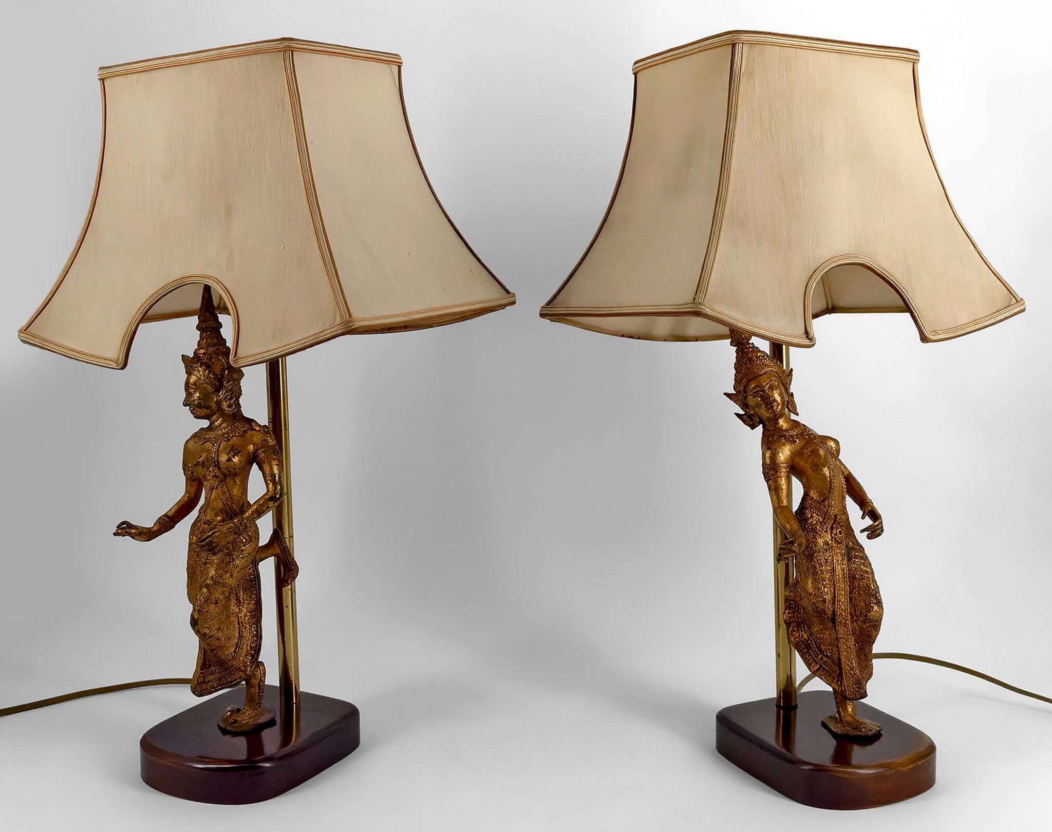 Paire de Lampes Sculpturales en Bronze Doré, Danseuses Thaïs, XXe