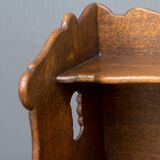 Table de chevet ou table d’appoint en chêne de style rococo, vers les années 1930