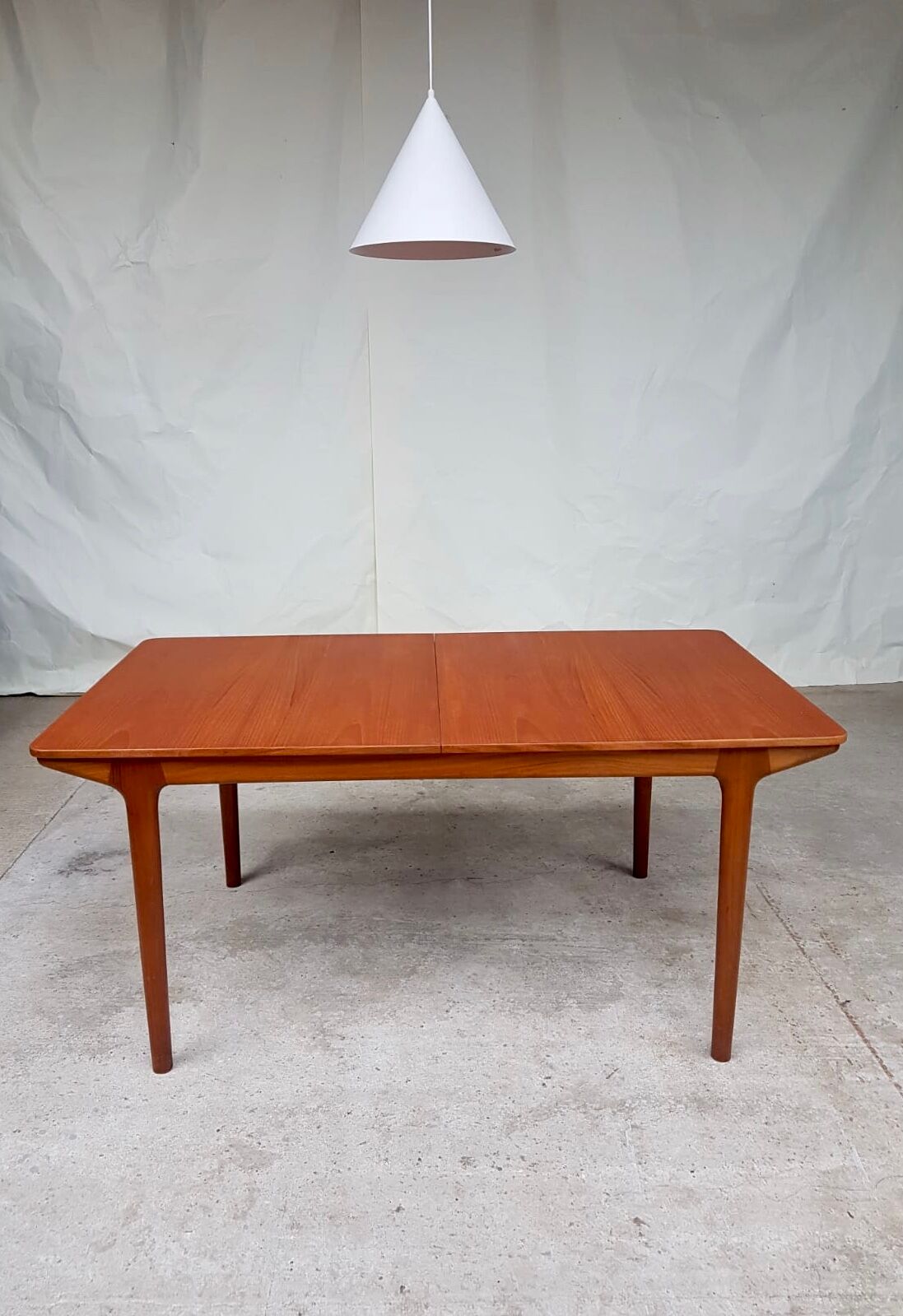 Table de salle à manger du milieu de siècle A.H. Macintosh