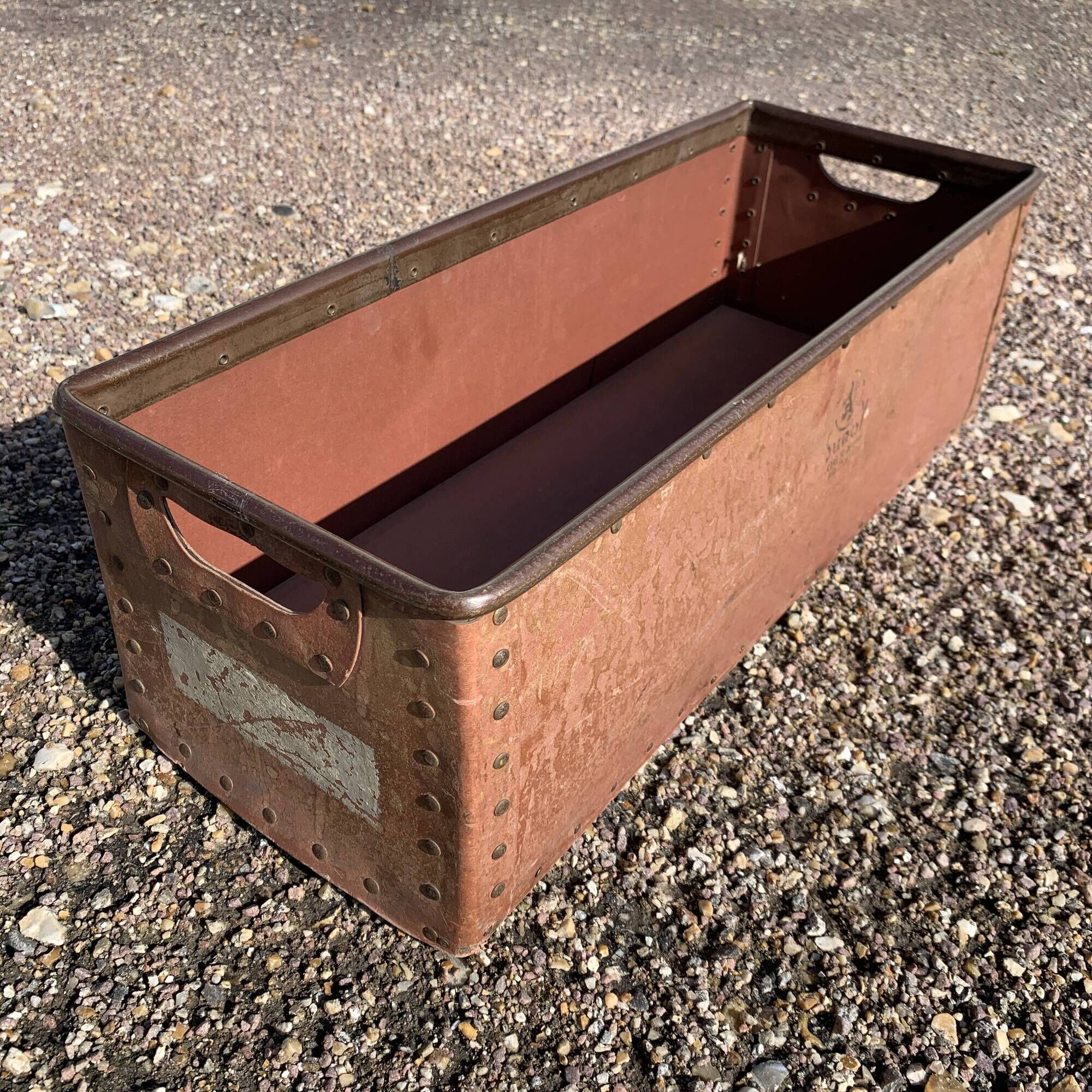 Industrial box made of boiled cardboard and Rivet Suroy France