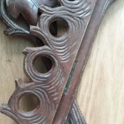Porte pipes en bois sculpté