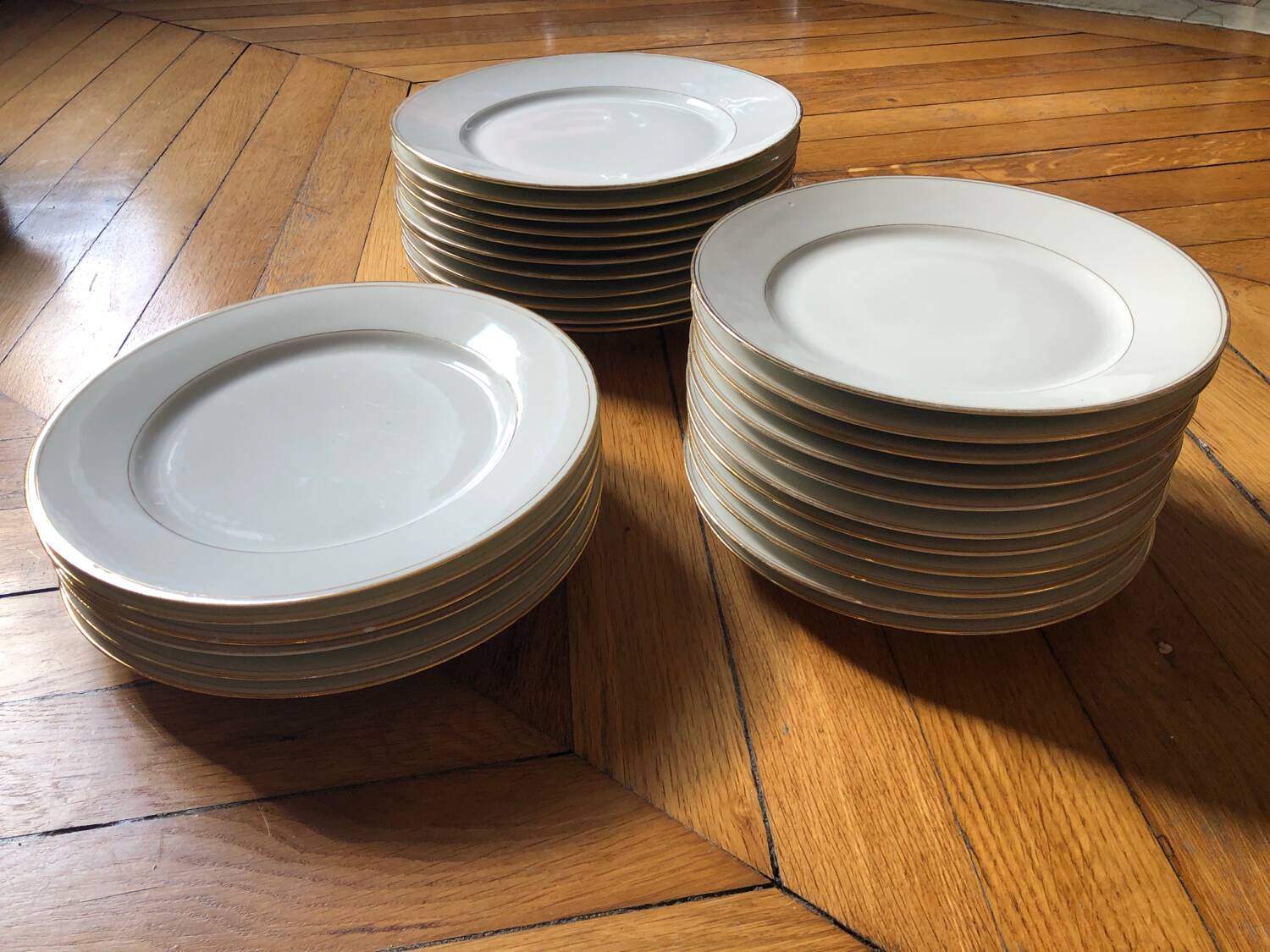 Lot of 28 porcelain plates with golden edging