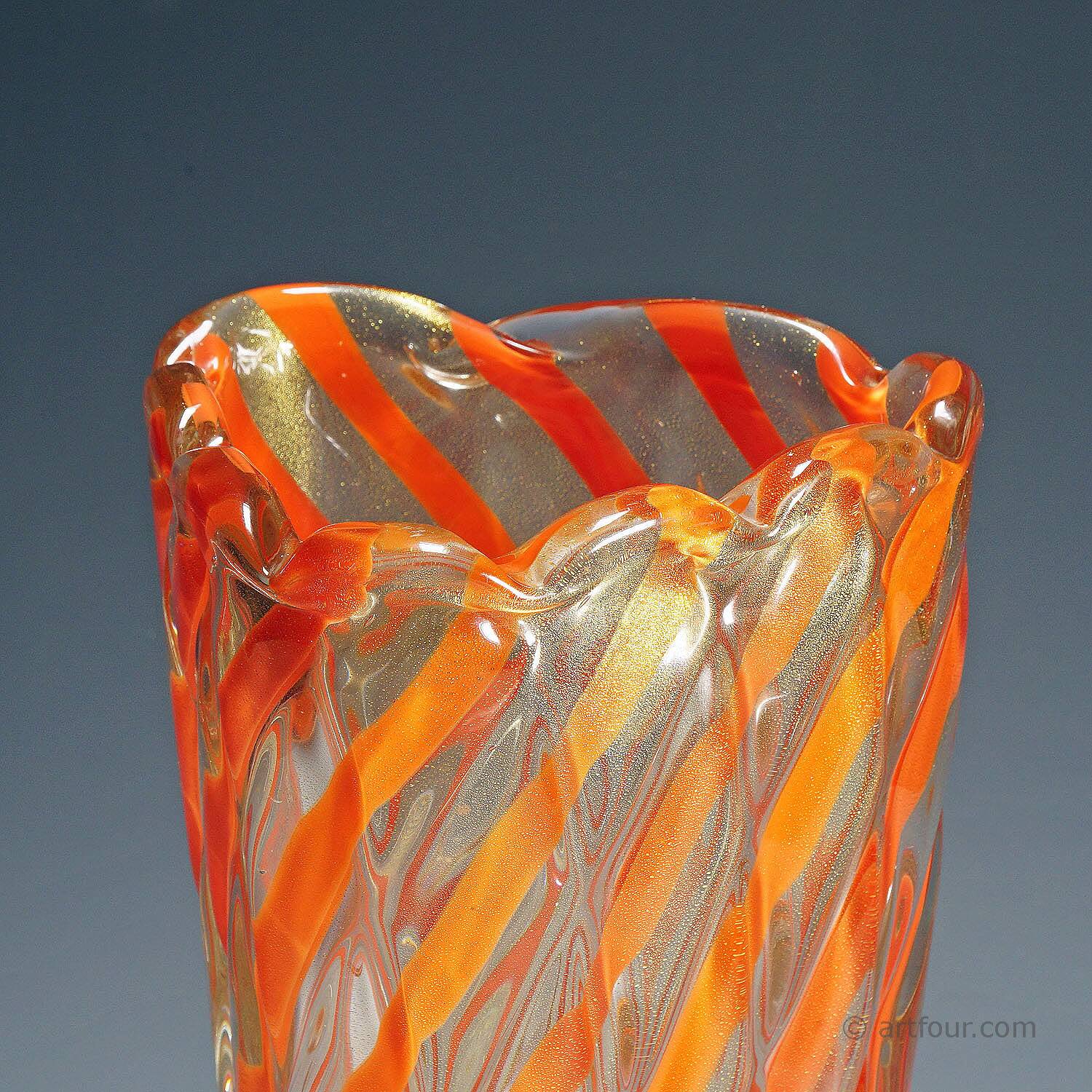 Ribbed 'Corallo Oro' vase by Alfredo Barbini, 1960s
