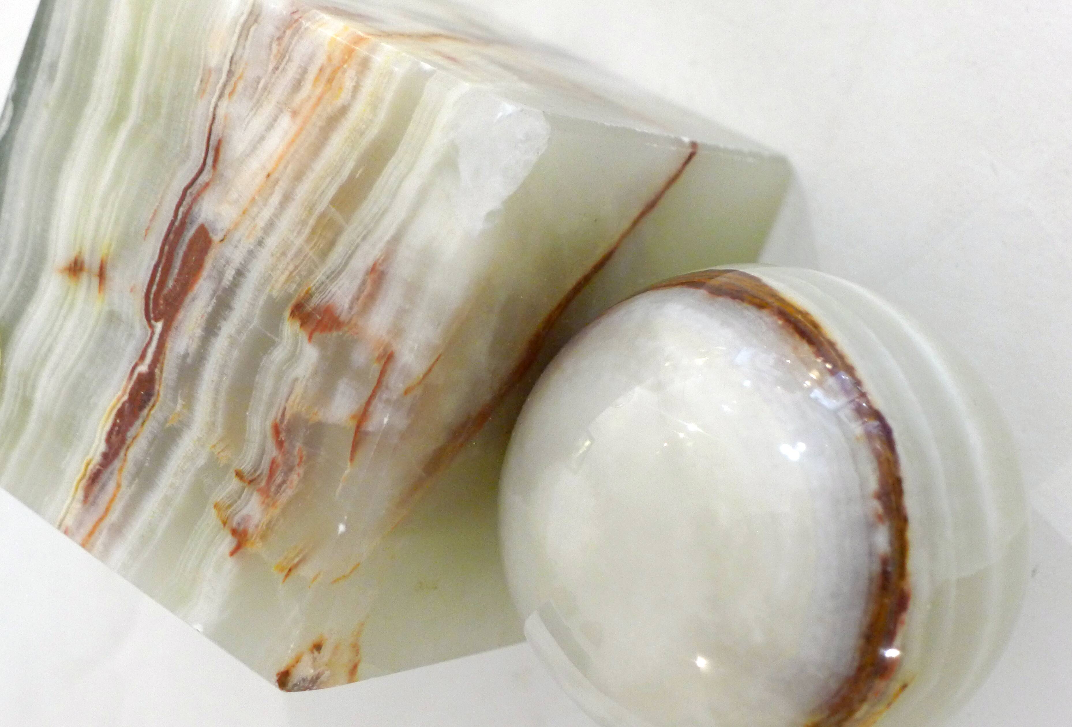 Pair of sculptural mid-century bookends in Onyx, Italy.