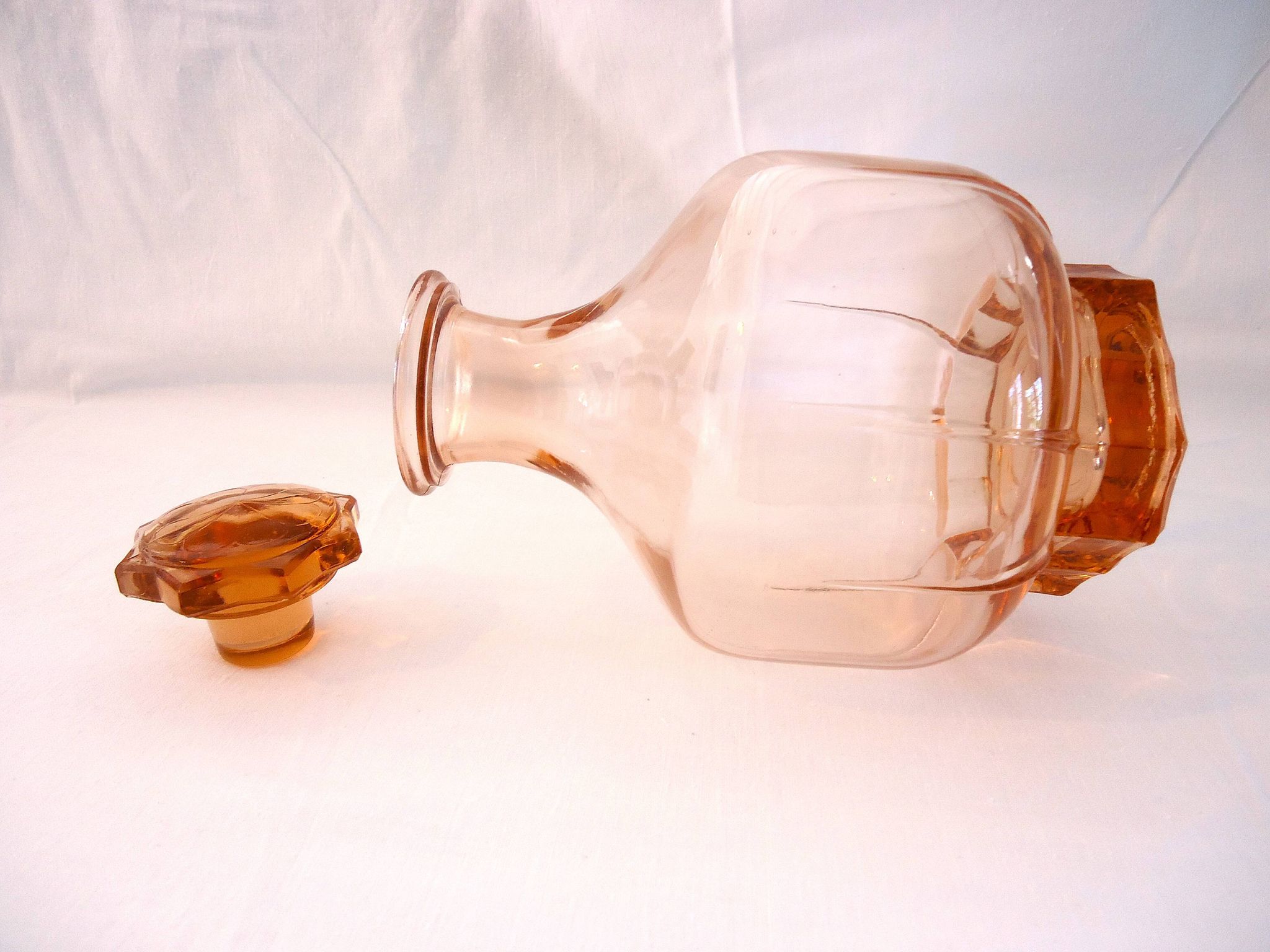 Vintage service in pink salmon glass – Carafe, 8 glasses, and Art Deco tray.