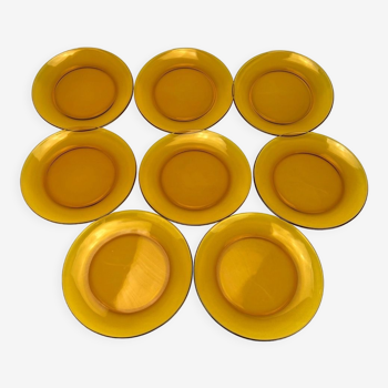8 assiettes plates Duralex verre ambré années 70